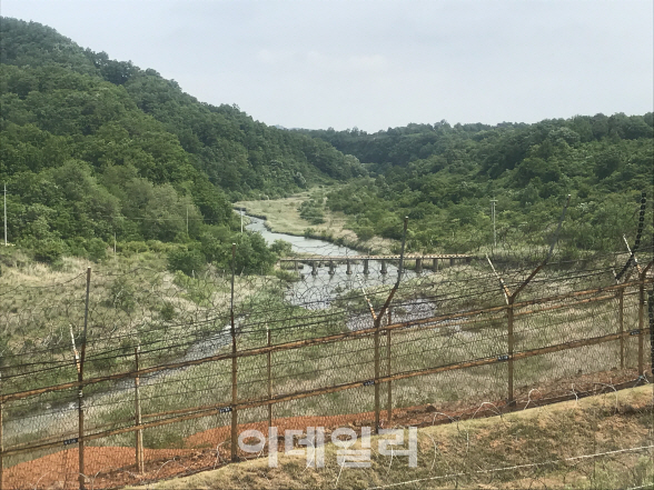 "2km앞 北초소가 한눈에"…66년만에 열린 DMZ 철원구간 가보니