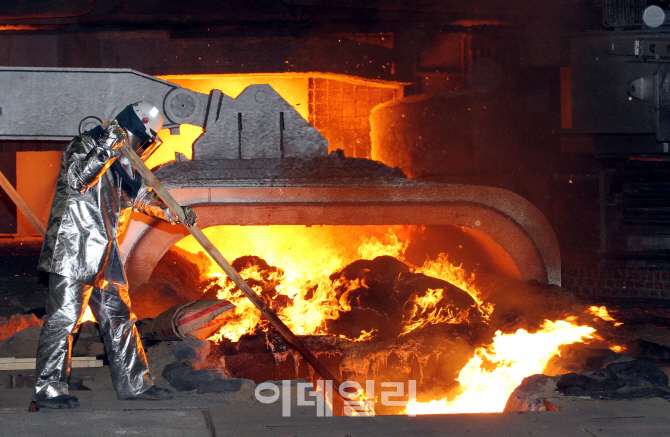 환경규제 '엇박' 내는 정부·지자체…철강업계 '깊어진 한숨'