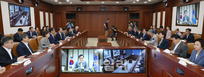 [포토]국정현안점검조정회의 참석한 장관들