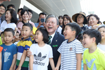 [전문] 文대통령 ‘환경의 날’ 축사…“깨끗한 공기 국민의 권리”