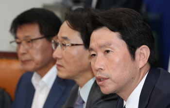 이인영은 왜 ‘5.18 망언’ 의원 징계 촉구 결의안에 빠졌을까