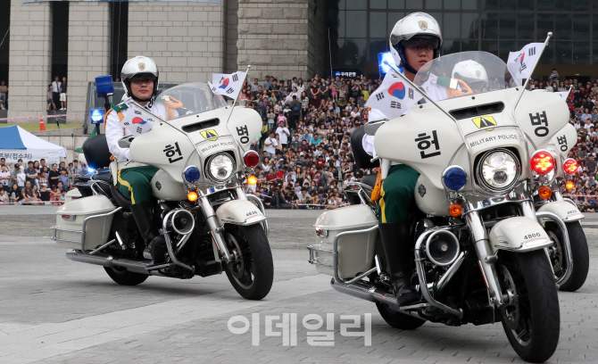 [포토]관중 매료시킨 수방사 헌병단