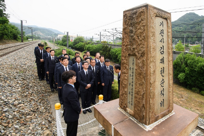 손병석 코레일 사장, 철도 순직 영령 잠든 이원성역 참배