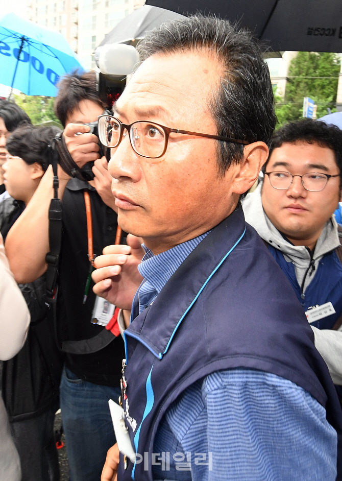 [포토]김명환 민주노총 위원장, '사회적 책임 피하지 않겠다'
