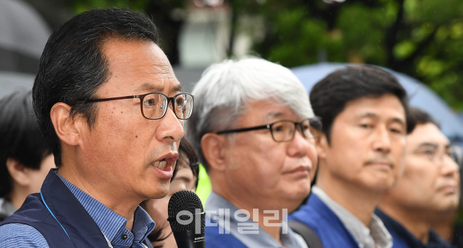 [포토]김명환 민노총 위원장, 경찰 출석 전 기자회견 열어