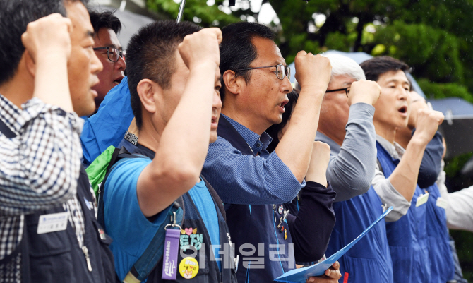 [포토]김명환 민노총 위원장, 경찰 출석 "필요했던 투쟁"