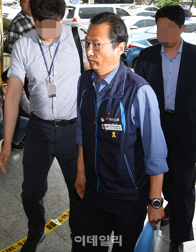 [포토]경찰 출석하는 김명환