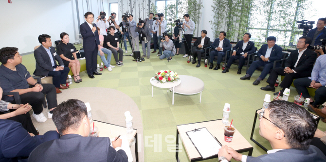 [포토]제2테크노밸리에서 열린 '황교안×2040 청년창업가 talk! talk!'