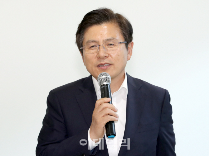 [포토]인사말하는 황교안 대표