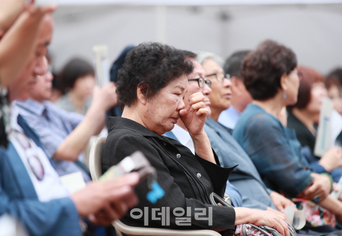 [포토]'6.10민주항쟁 기념식 참석한 고 이한열 열사의 어머니'