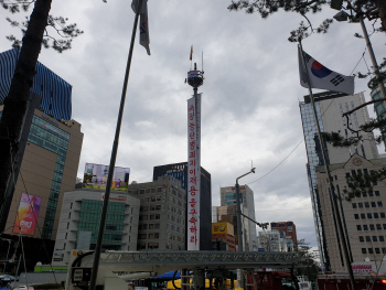 삼성 해고 노동자, 강남역 사거리서 기습 고공 시위