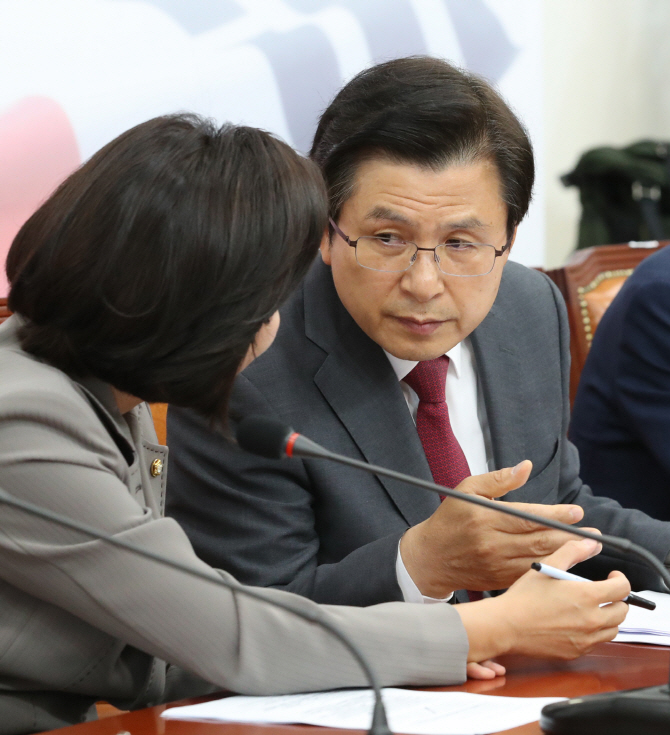 한국당, 평화·정의당 낀 회동 불참…"5당 협상 틀 깨기 전략"