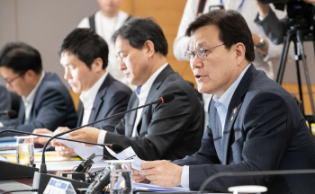 국회 발목에 절름발이 된 통합감독법…내년부터 '전이위험'평가