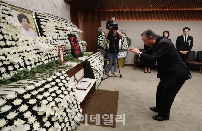 [포토]故 이희호 여사 조문하는 권노갑 민주평화당 고문