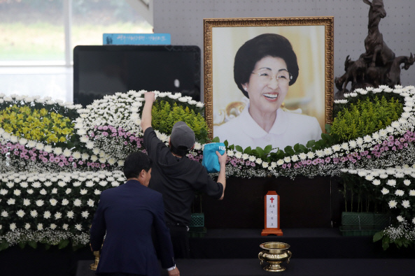 진선미 여가부 장관 "故 이희호 여사 뜻 이어받아 차별없는 사회 만들겠다"