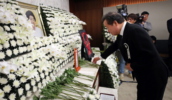 이희호 여사 빈소에 각계각층 조문 행렬..장례는 사회장
