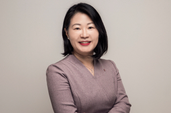 IBM, 세계 AI 여성리더 선정..김혜영 롯데쇼핑 상무 등 40인