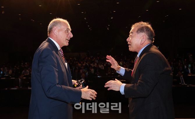 [포토]'대화 나누는 문정인-존 켈리'