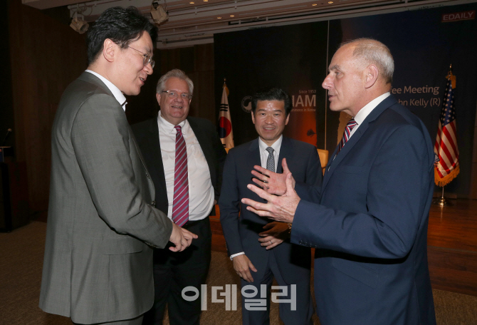 [포토]'대화하는 존 켈리-조원태'