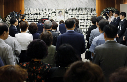 화합·평화통일 유지 남긴 이희호…남북, 여야5당 대표 한자리 모아