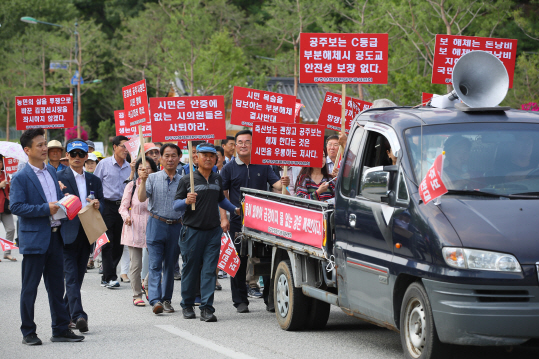 공주보 철거 98% 반대에 `화들짝`…여론조사 한번 더