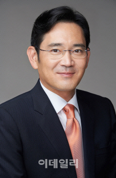 "흔들림 없이 투자" 한번 더 강조…이재용, 삼성전기 찾아 현안 챙겨