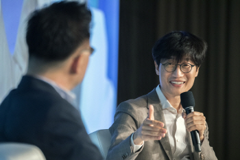 이해진 "네이버, '글로벌공룡'에 끝까지 저항한 회사 될것"