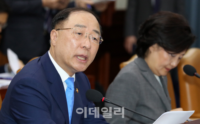 성장률·정년연장 담은 '하반기 경제정책방향' 발표 7월로 연기
