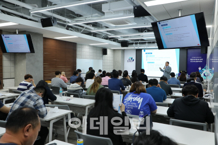 '저희가 도울게요'…오프라인 아카데미 여는 플랫폼社