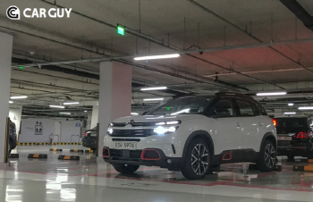 독보적 부드러운 승차감..시트로엥 SUV C5 에어크로스