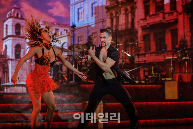 엘튼 존 생일파티로 시작한 '번 더 플로어' 7년 만에 내한