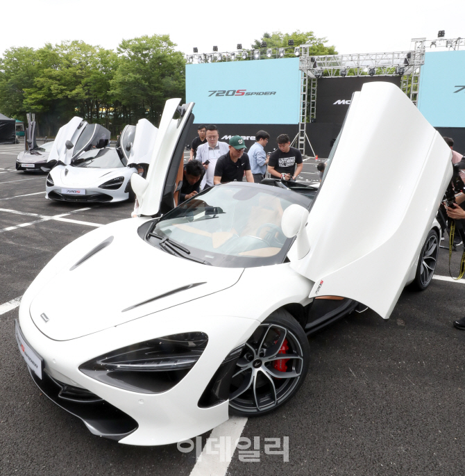 [포토]모습 드러낸 맥라렌 720S 스파이더
