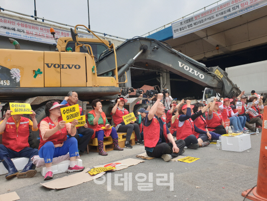 노량진 구 시장 상인단체, 신시장 입주 반대 맞불 집회