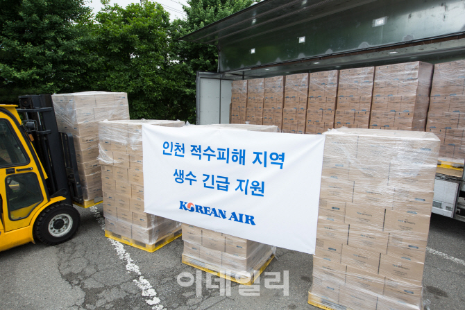 대한항공, 인천 붉은 수돗물 피해 학교에 생수 3만병 전달
