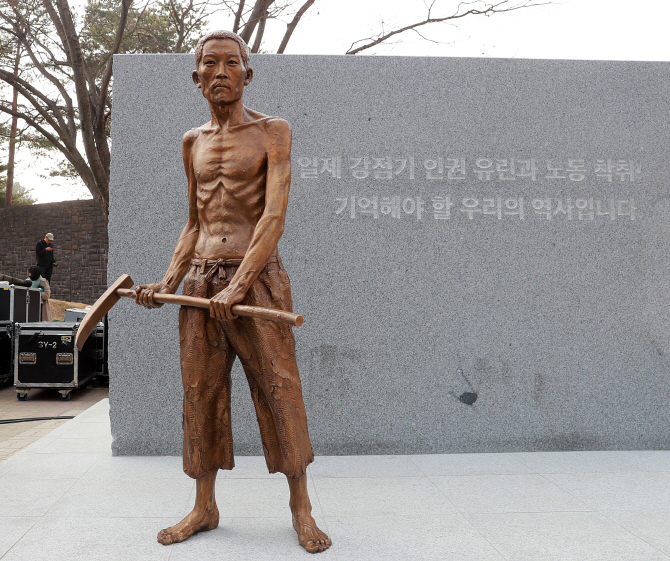 강제징용 문제, '공' 日로 넘어가…정상회담 통해 논의할까