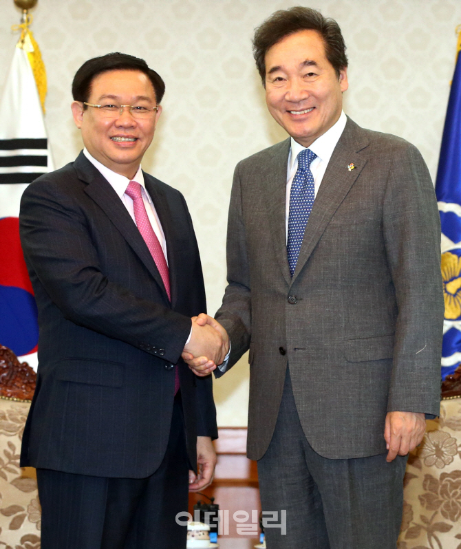 [포토]이낙연 국무총리, 브엉 딩 후에 베트남 부총리 만나