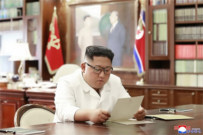 '친서외교'로 북미 협상 가능성 '꿈틀'..金 "심중히 생각해볼 것"