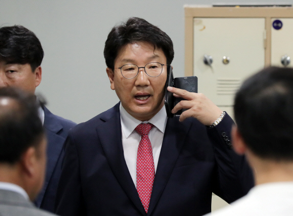 '강원랜드 채용비리' 권성동 1심 무죄…"채용 청탁 증명 안 돼"(상보)