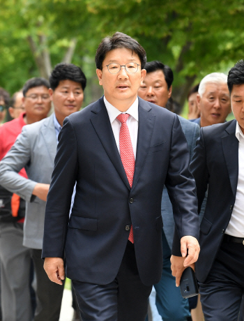 '강원랜드 채용비리' 권성동 1심 무죄…權 "정치 탄압 기소"(종합)