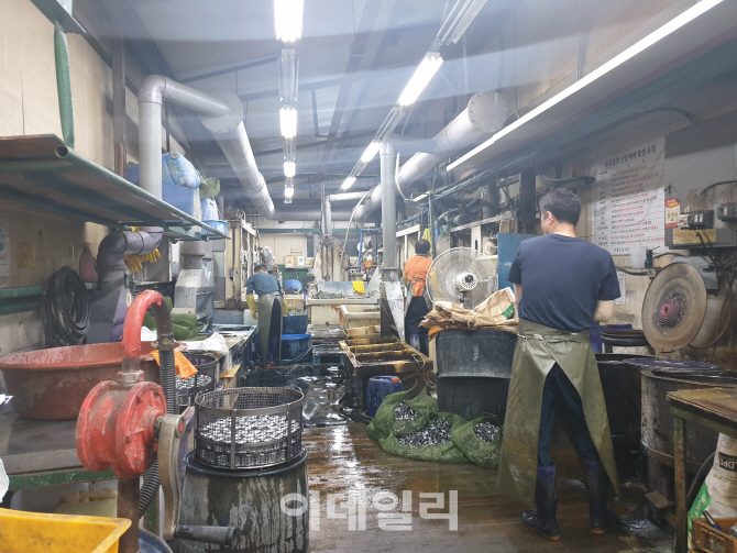 [최저임금 벼랑끝 中企]①"또 오르면 더 못버텨"