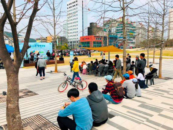 "한여름밤 더위 떨치기에는 경기평화광장이 최고!!"