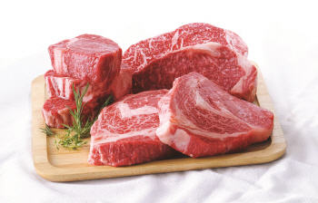 "배지근한 맛"…이마트, 희귀 제주 흑한우 판매