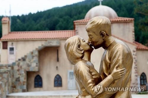 송중기·송혜교 불화, 키스 동상·커플축제 어쩌나...'태양의 후회'