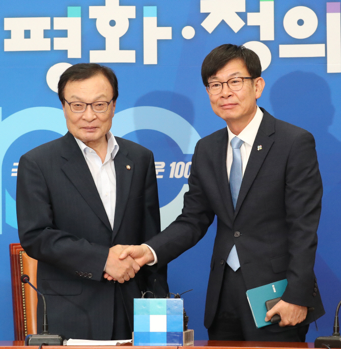 김상조 만난 이해찬 “정책 실행 때 경중·선후·완급조절 중요”