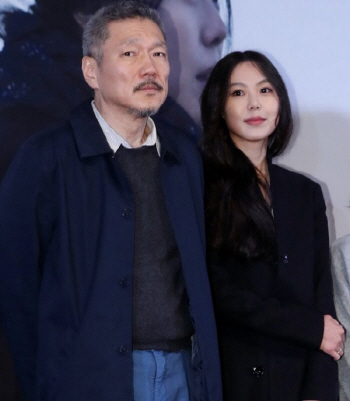 홍상수, '김민희 위한' 이혼 포기..."혼인생활 끝, 다시 확인 받겠다"