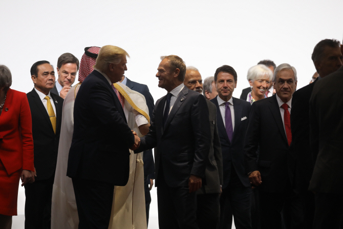 美, EU산 수입품 40억달러에 추가 관세…"더 늘어날 수도"