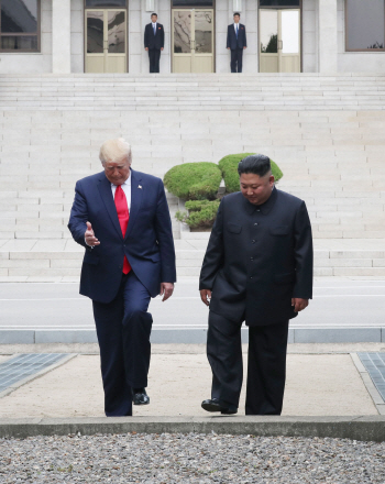 北밟은 트럼프의 美초청..김정은, 워싱턴 갈까