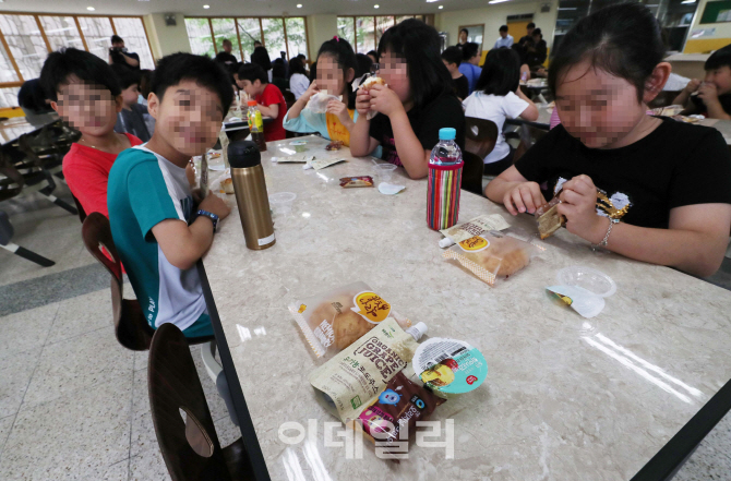 [포토]밥 대신 빵이지만 그래도 즐거운 점심시간