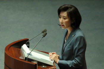 '자유'에 방점 찍은 나경원 "文정권 2년, 반대파 탄압 연속"