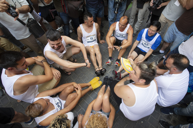 [포토] '하이힐 신고 달리기' 시작 기다리는 참가자들